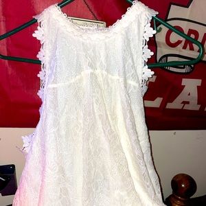 Super cute Lacey no sleeve top..